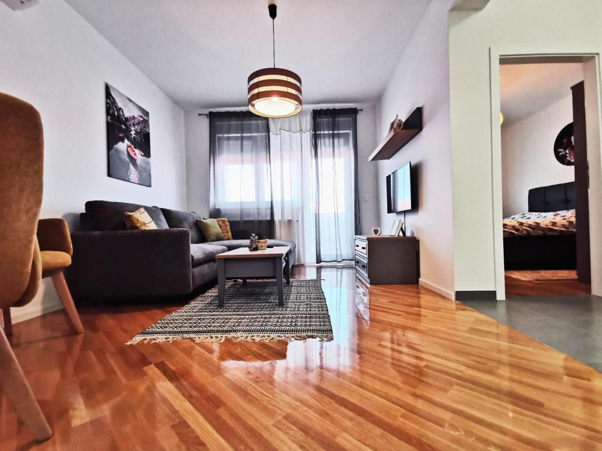 Apartman Angel Ösek Dış mekan fotoğraf