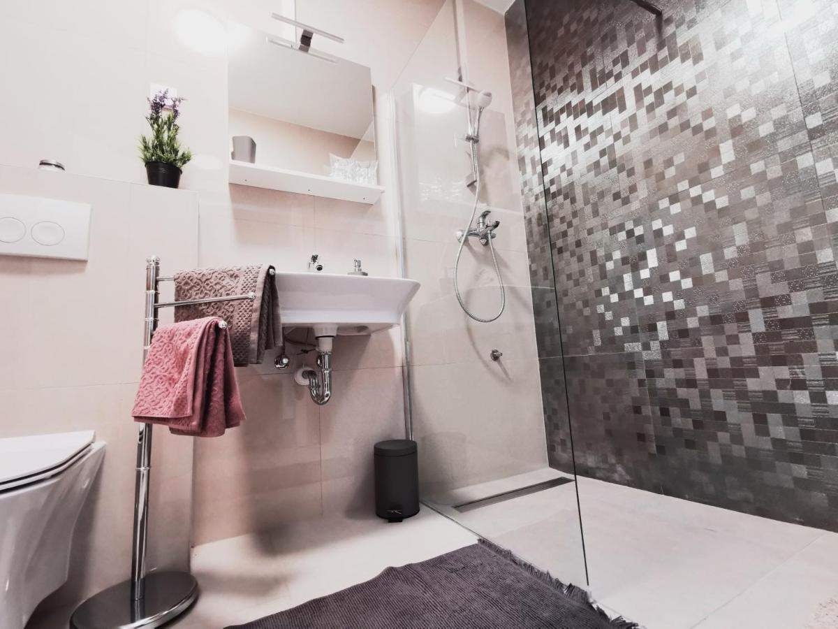 Apartman Angel Ösek Dış mekan fotoğraf
