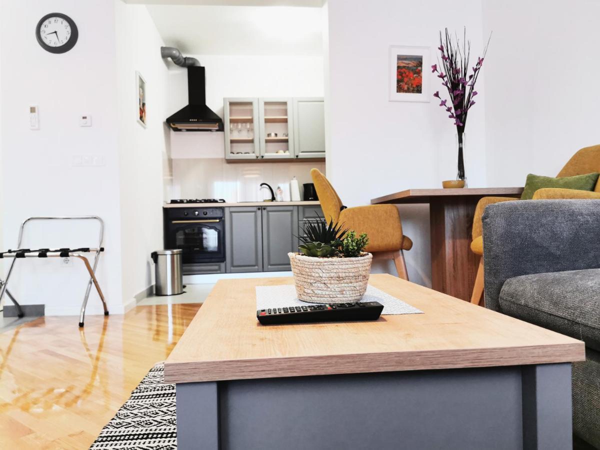 Apartman Angel Ösek Dış mekan fotoğraf